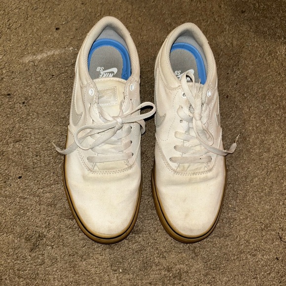 Nike Cream Sneakers with grey Sole size 10 - Picture 2 of 6